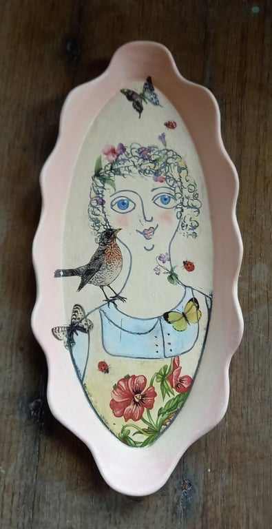 Figurative shallow dish. 