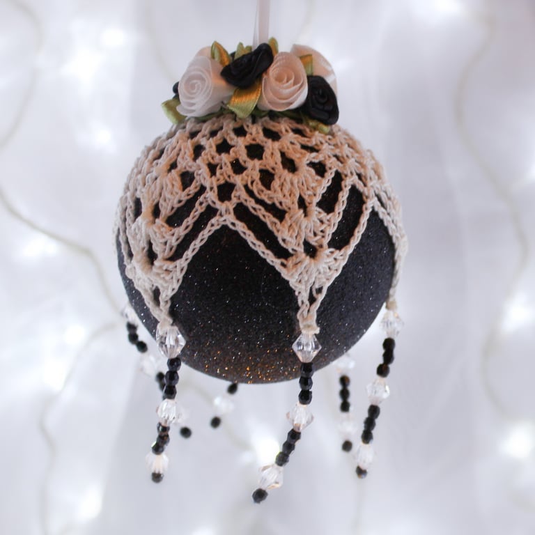 Christmas bauble black and white crochet lace vintage style, U3