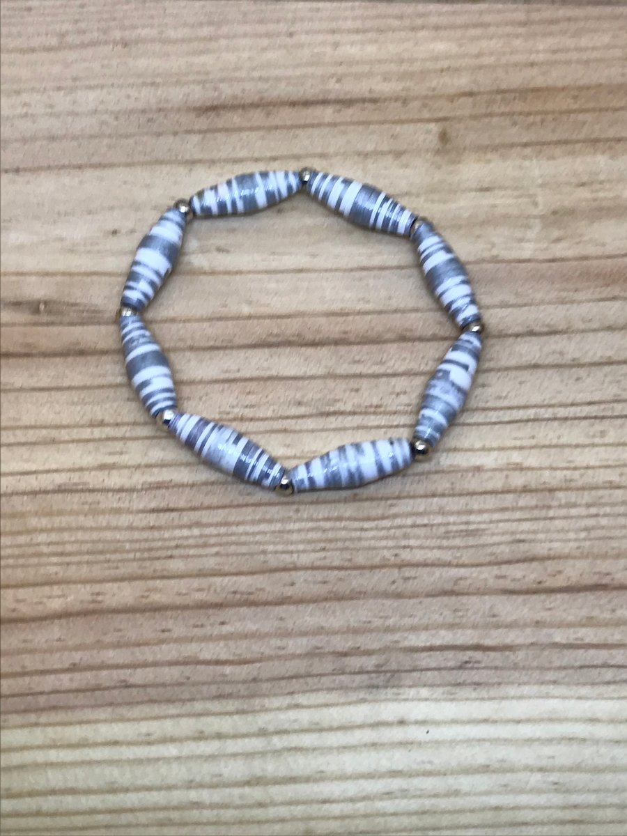 Paper Bead Bracelet. (229)