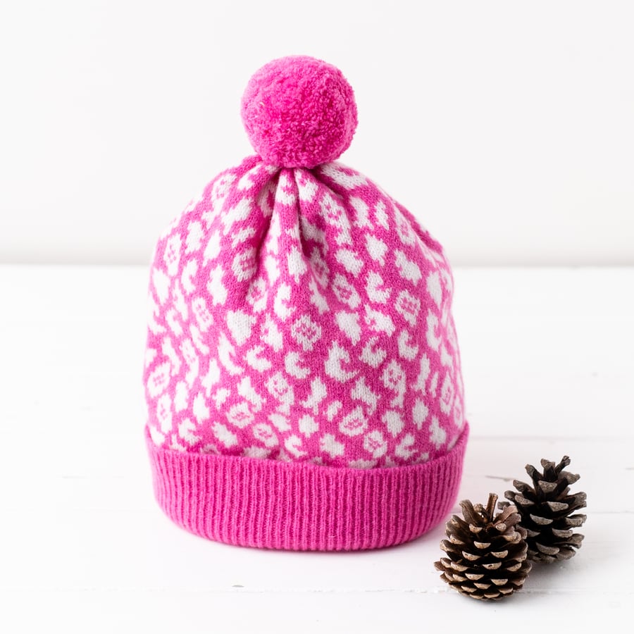 Leopard knitted pom pom hat - bubblegum pink and white