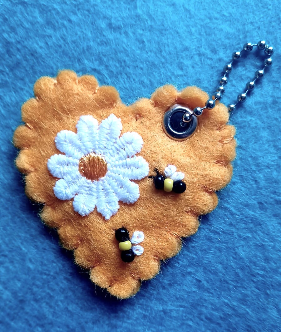 Handmade Felt Daisy and Bee Keyring Bag Charm