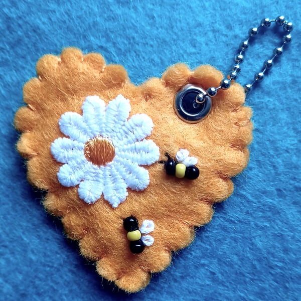 Handmade Felt Daisy and Bee Keyring Bag Charm