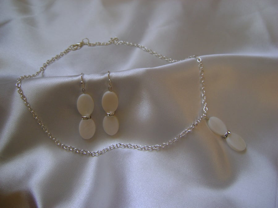 Amelia - Necklace & Earring Set