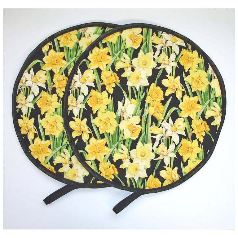 Daffodils Aga Hob Lid Mats Chef Pads Covers Pair With Loops Surface Saver Black