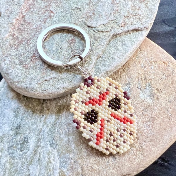 Halloween horror inspired hockey mask keyring