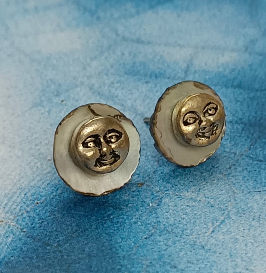 Happy Shell Face Stud Earrings