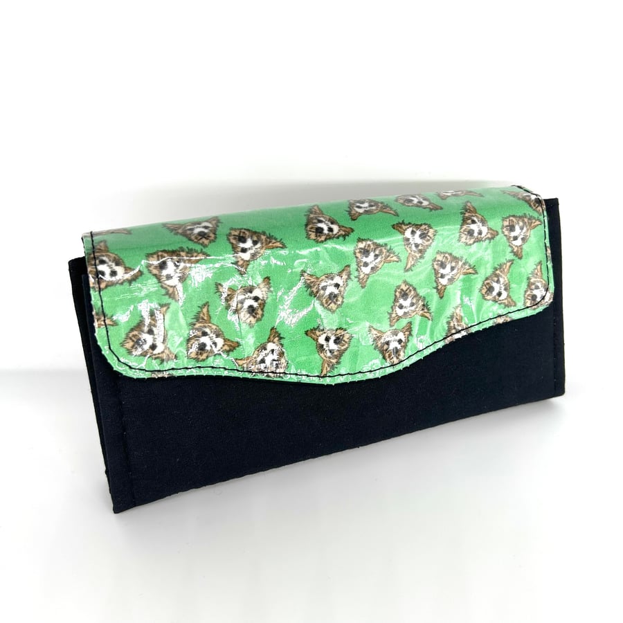 Large purse black fabric with terrier front flap, 12 card pockets