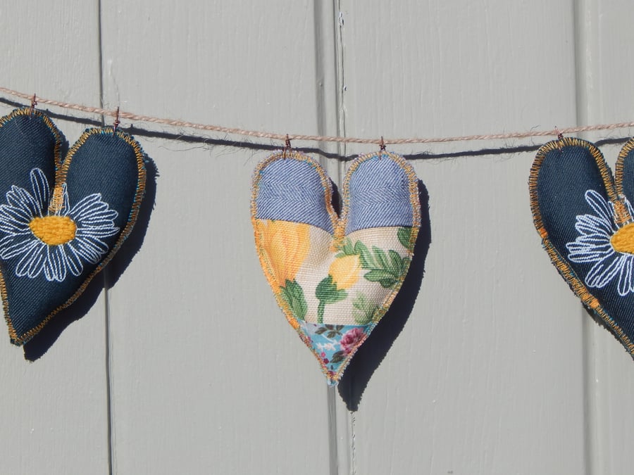 Patchwork heart bunting with Daisies- 83cm 