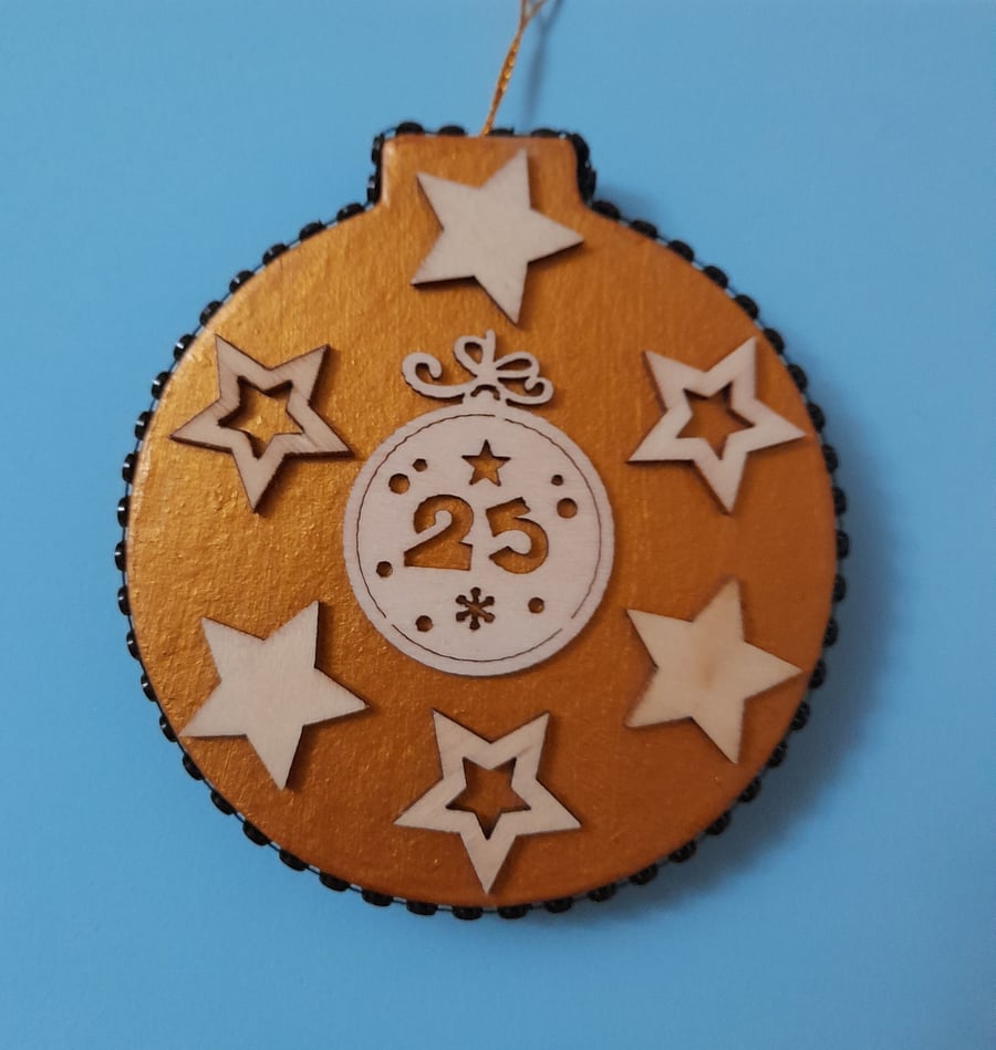 Bauble - round 25 and star