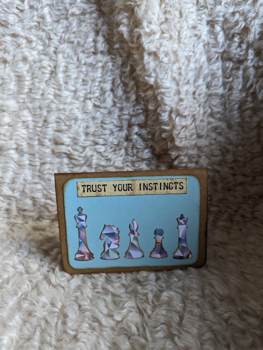Small inspirational card 'trust your instincts'