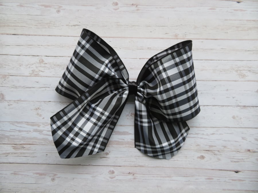 Menzies Black & White Tartan Retro Style Clip In Hair Bow