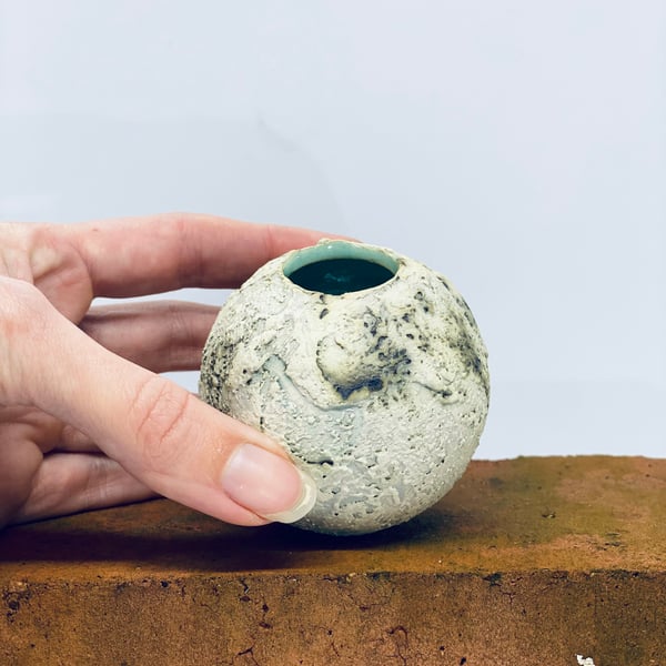 Small boulder bud vase