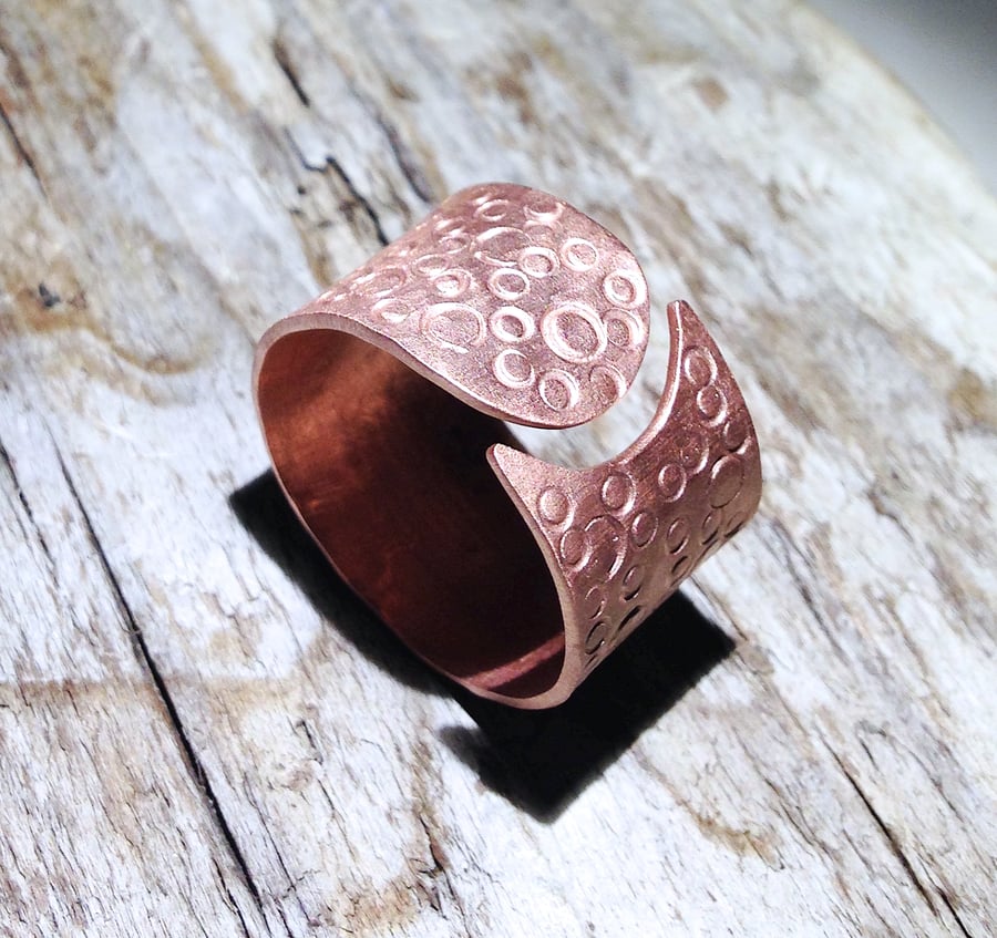 Hammer Stamped Wide Band Open Copper Ring (UK Size S -T) - UK Free Post