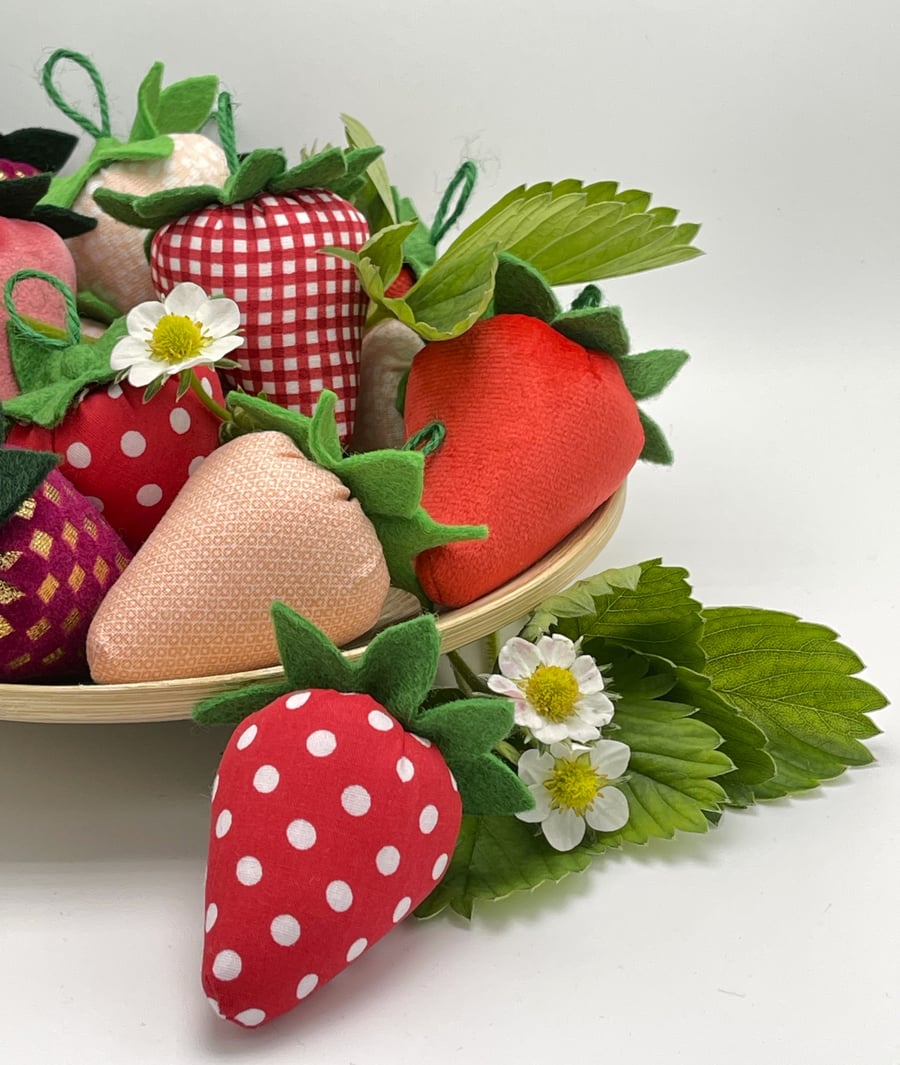 Set of 5 Fabric Strawberries Summer Farmhouse Decor, Bowl Fillers Kitchen Table