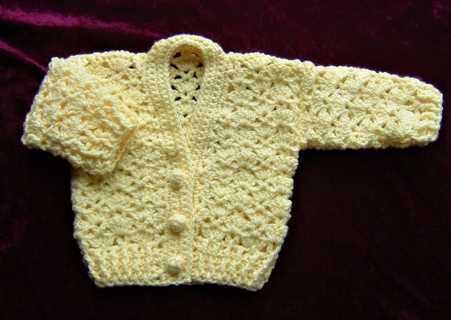 crochet lacy baby cardigan ( ref F 539)