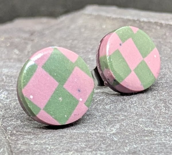Circular chequerboard stud earrings 