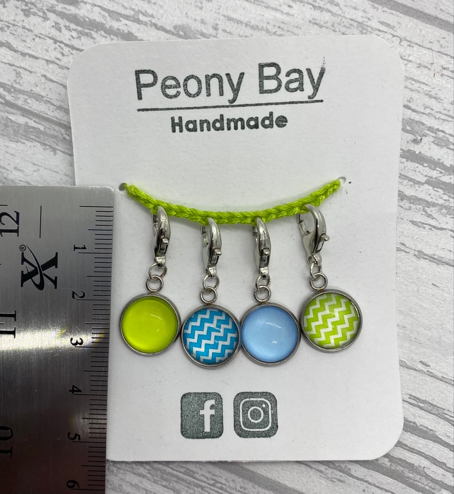 Set of 4 stitch markers in blue & green