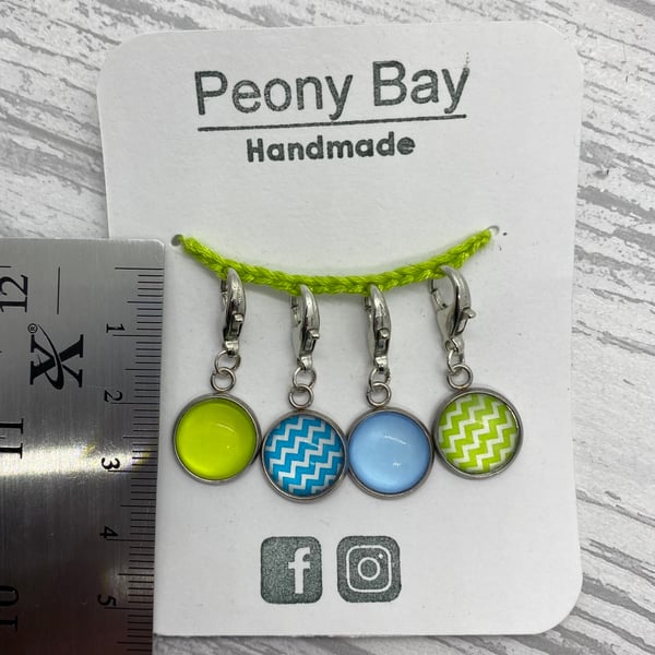 Set of 4 stitch markers in blue & green