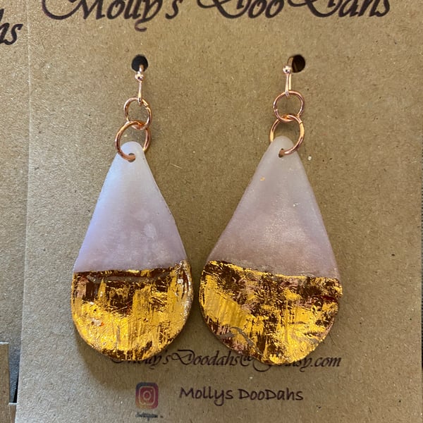 Rose petal with freshwater Pearl