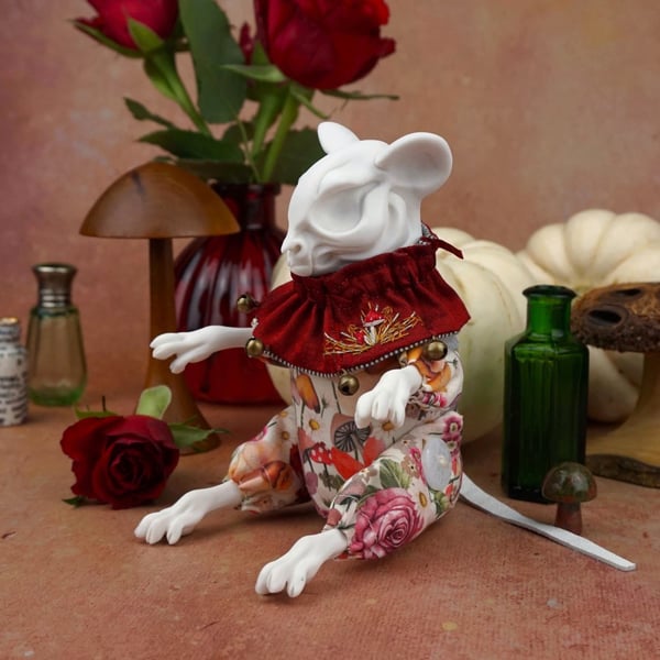 'Pilz', a porcelain and textile skull mouse doll.