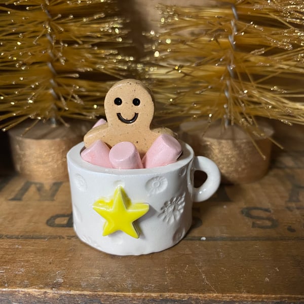 Gingerbread man in a mug standing decoration yellow star