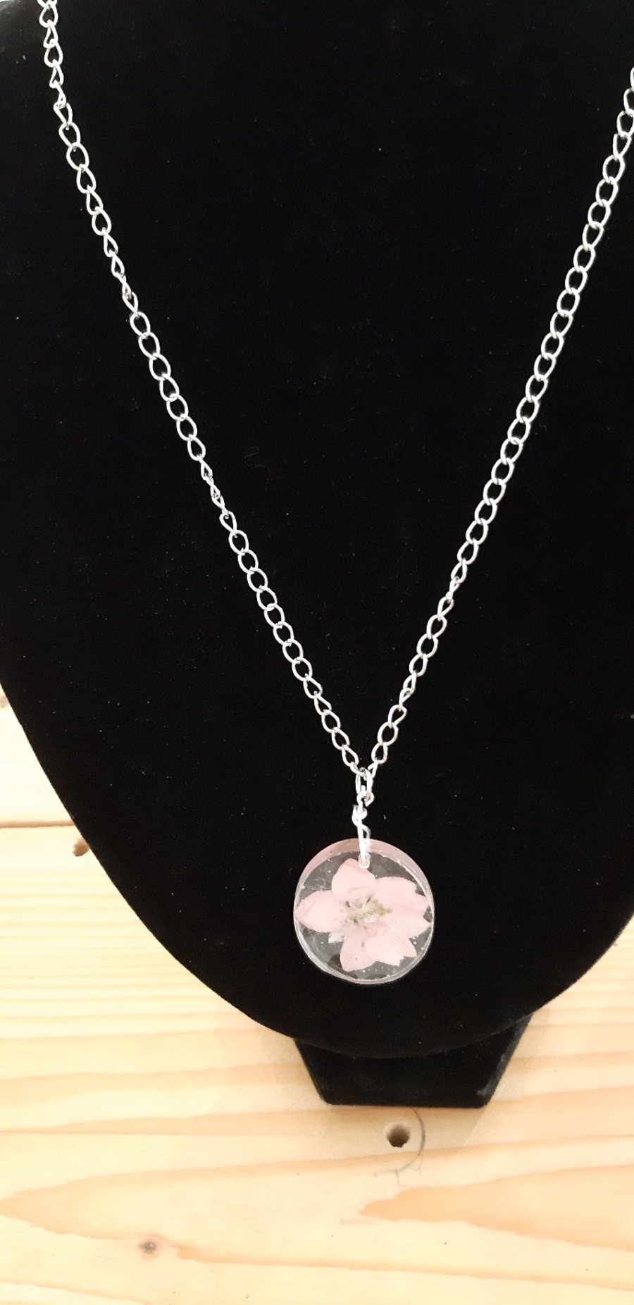 Oval-Shaped Resin Pendant Necklace with Dried Pressed Flower (Design15)