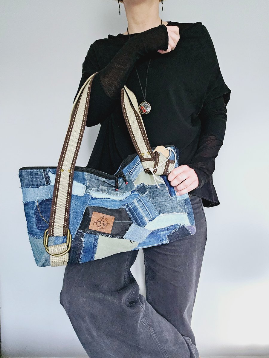 Stylish Jeans Handbag with Zip Closure and Functional Pockets