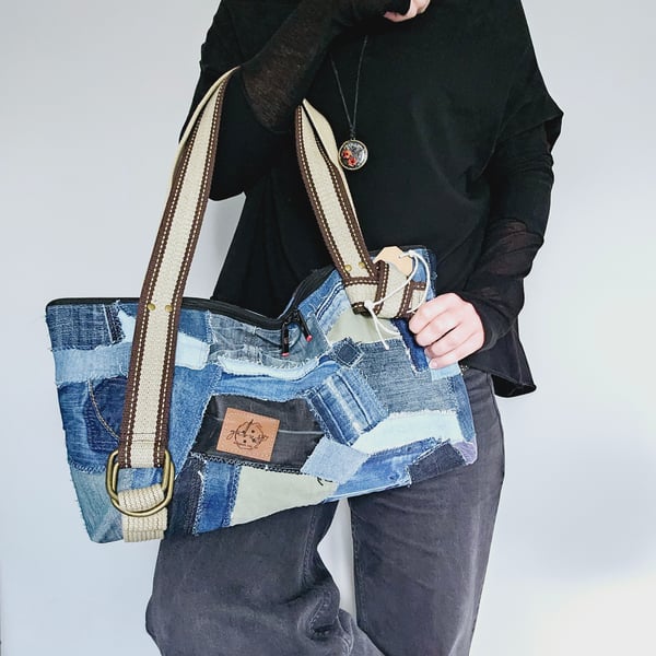 Stylish Jeans Handbag with Zip Closure and Functional Pockets