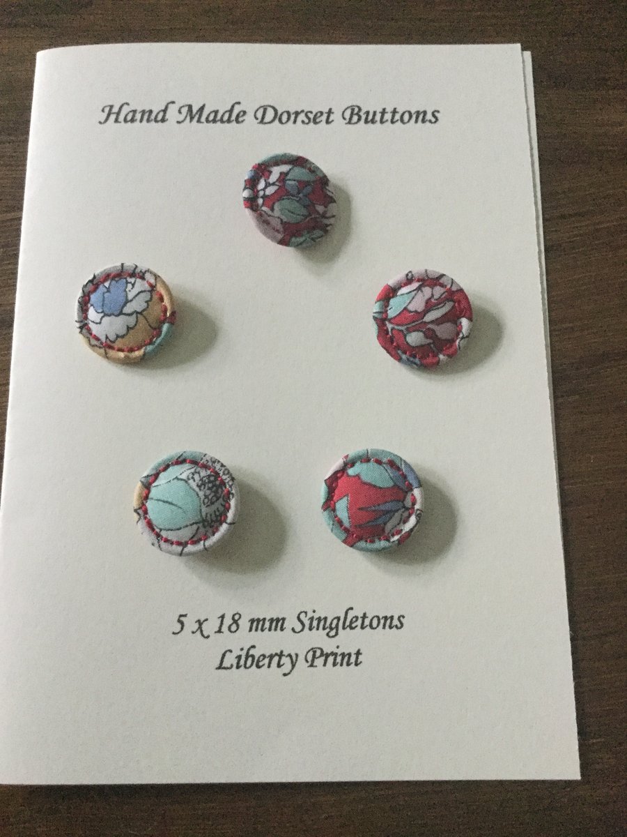 Set of 5, 18 mm, Traditional Dorset Singleton Buttons, S6