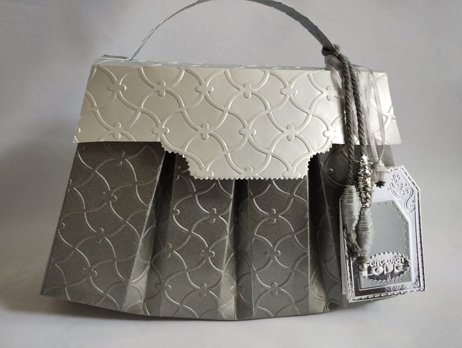 Super Silver Fanfold Handbag Style Gift Box 