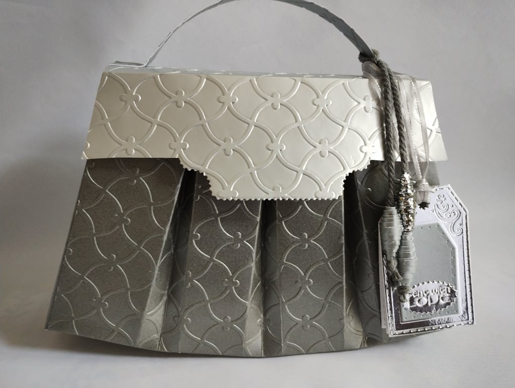 Super Silver Fanfold Handbag Style Gift Box 