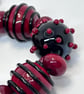 Handmade red and black lamp work glass beads - Image 2
