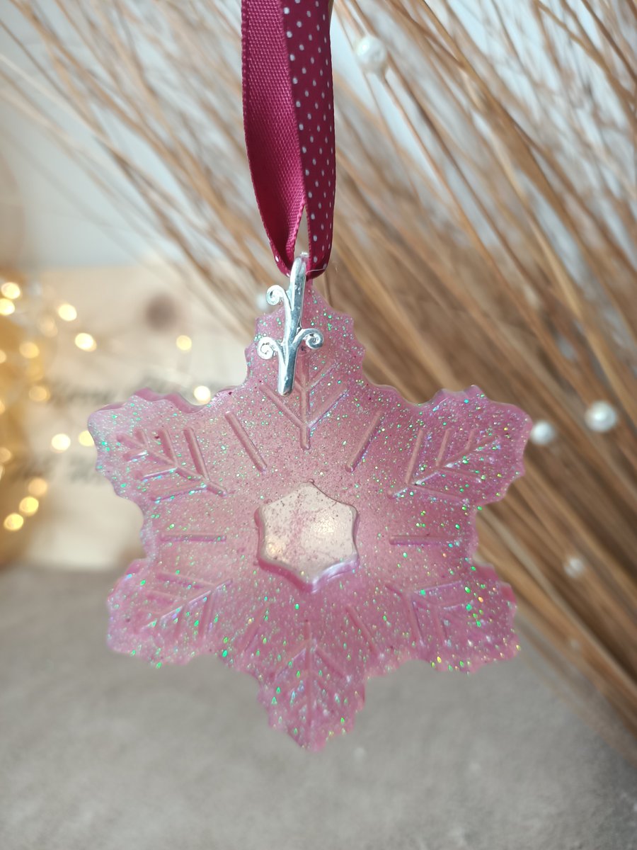 Resin Polka dot snowflake christmas decoration gift tag wrapping.