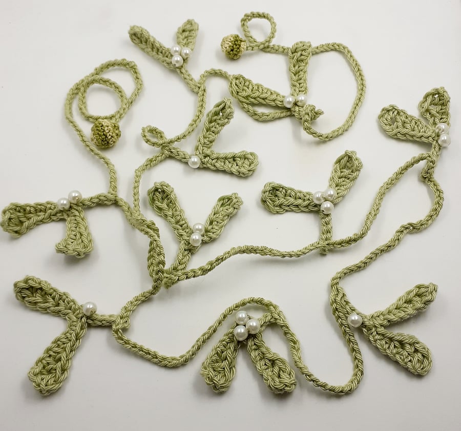 Crochet Mistletoe Garland 