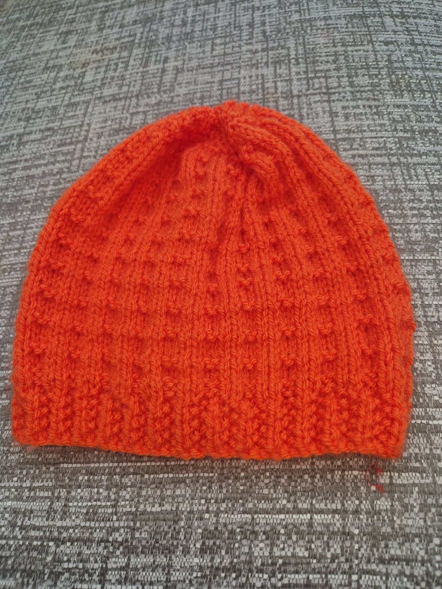 Childs hand knitted hat, 6 to 8 year
