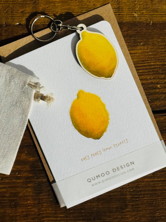 Lemon Card and Wooden Keychain Gift Set Easy Peasy Lemon Squeezy (QM2041)