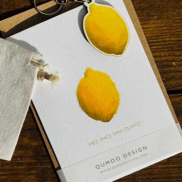 Lemon Card and Wooden Keychain Gift Set Easy Peasy Lemon Squeezy (QM2041)