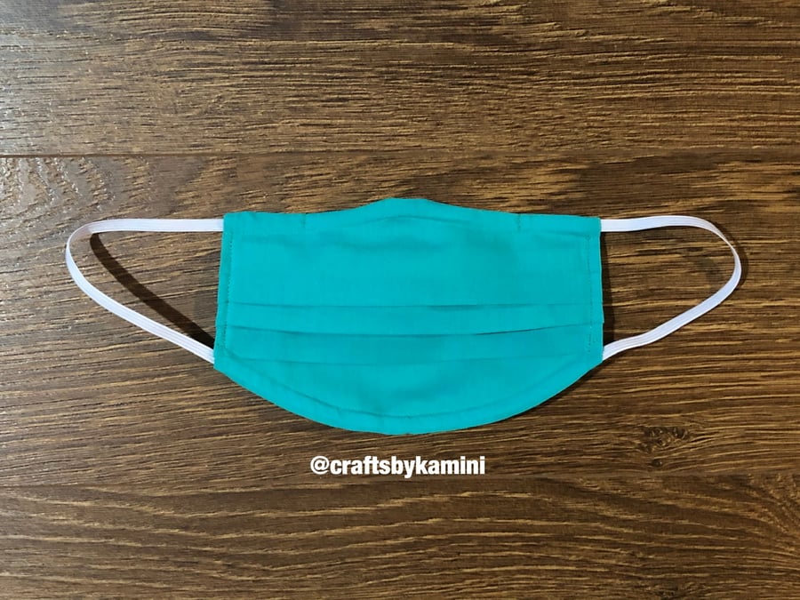 Green washable face covering with nose wire and filter pocket (P&P included)