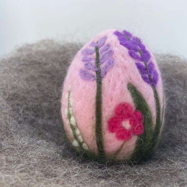 Felted Easter Egg, Needle Felt Easter Decoration, LAVENDER, PURPLE, Flowers