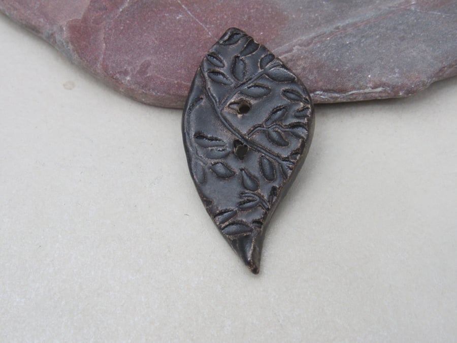 Medium Dark Earth Leaf Shaped Ceramic Button