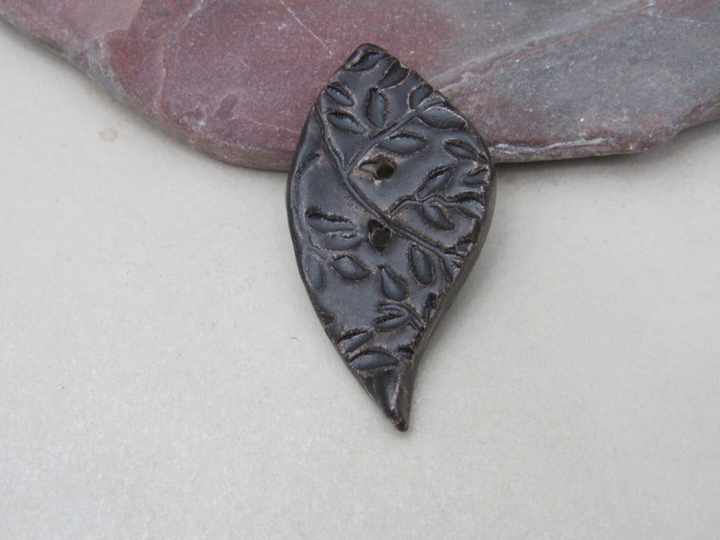 Medium Dark Earth Leaf Shaped Ceramic Button