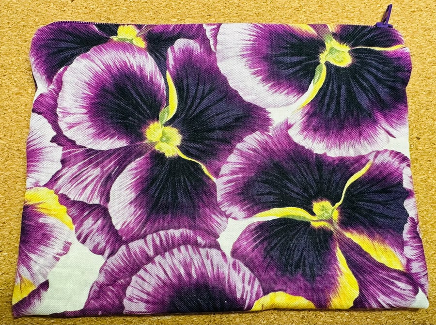 Medium zipped pouch with vibrant purple pansy print