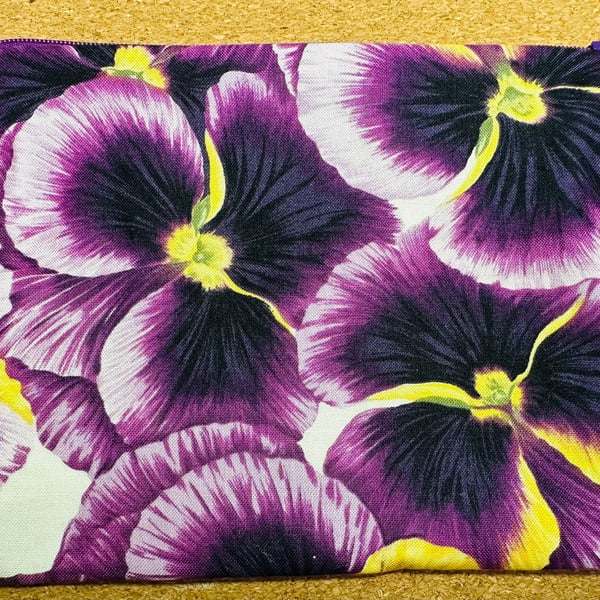Medium zipped pouch with vibrant purple pansy print