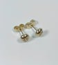 9ct yellow gold small stud earrings with pattern - Image 5