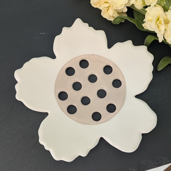 Ceramic cream large flower frog