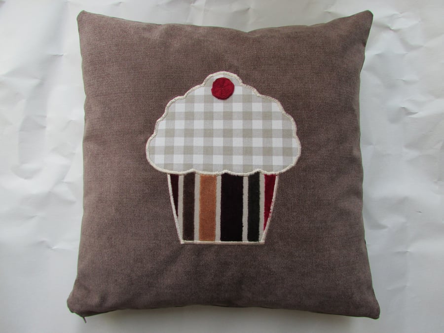 16" Cupcake appliqued brown cushion