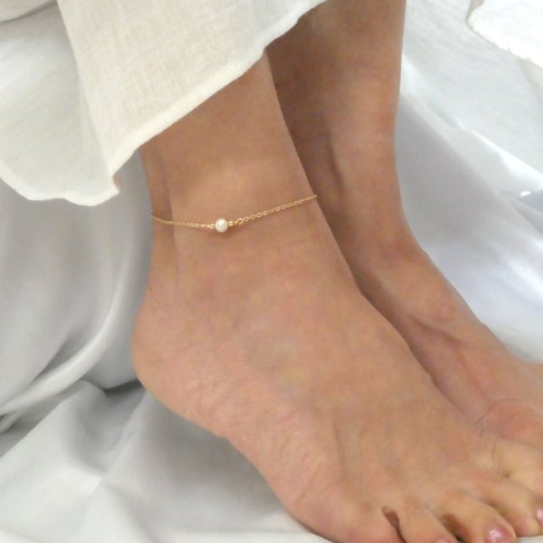Gold freshwater pearl ankle bracelet