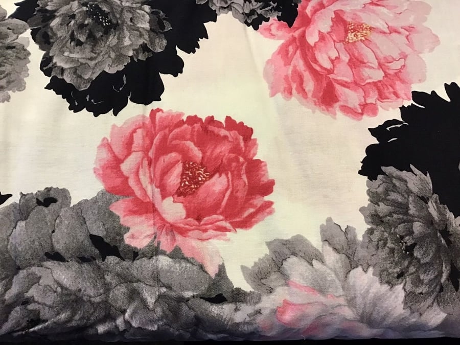 Fat Quarter Le Jardin Floral Print Pink Grey Cotton Quilting Fabric 50cm x 55cm