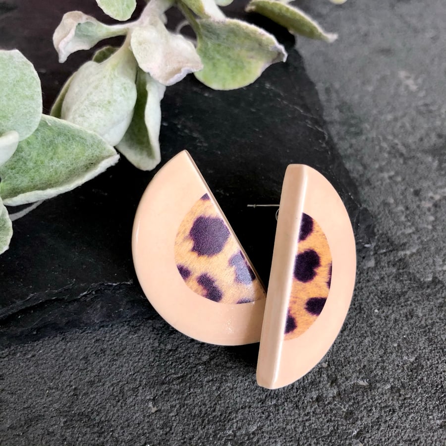 Ceramic half moon earrings - Nude 1