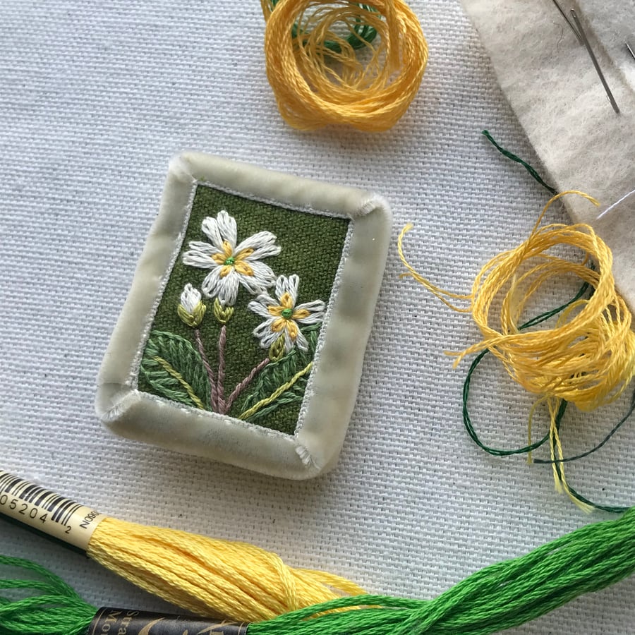 Primrose - hand embroidered brooch